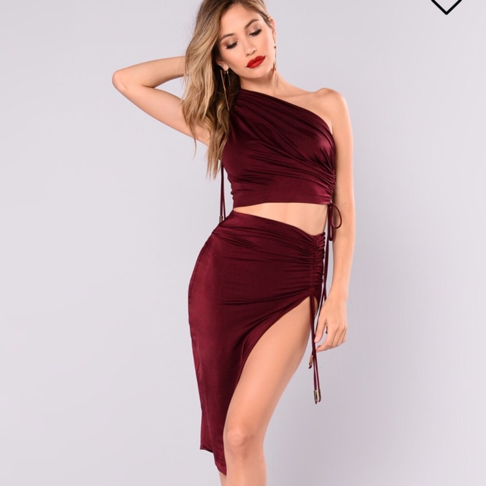 NWT Shona Side Slit Set - Burgundy